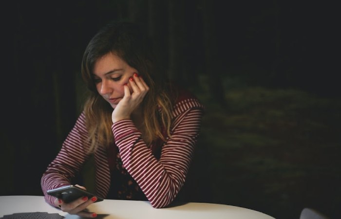 A person checks their text messages.